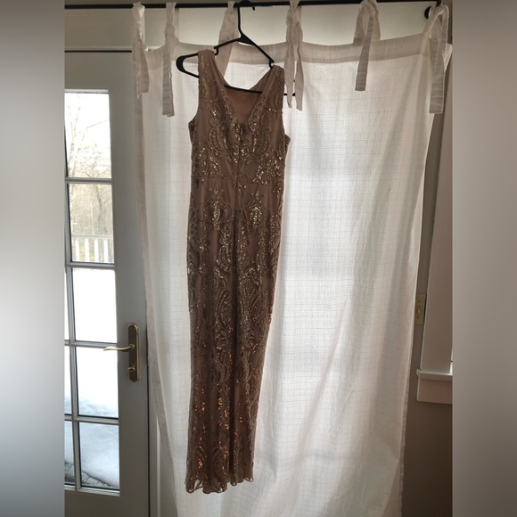 EUC Quiz Sleeveless Sequin Full length Gown - Champagne Gold w/Peachy/Rose Tones - Picture 15 of 15